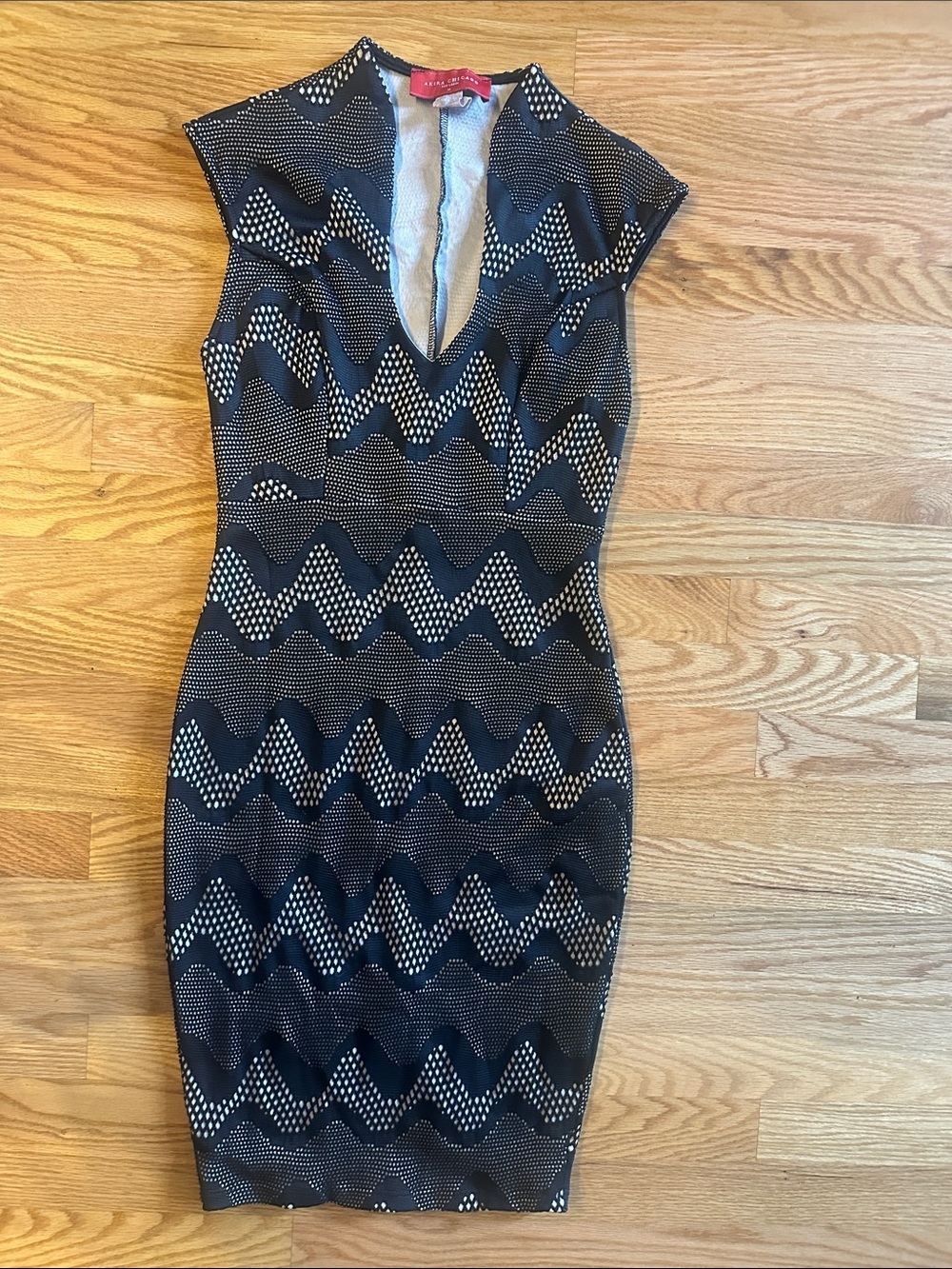 Sleeveless Black and Cream Wave-Pattern Midi Dress